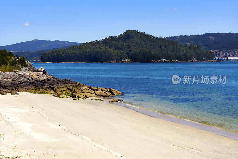 西班牙加利西亚，里亚斯Baixas和坦博岛的da Barca海滩景观。